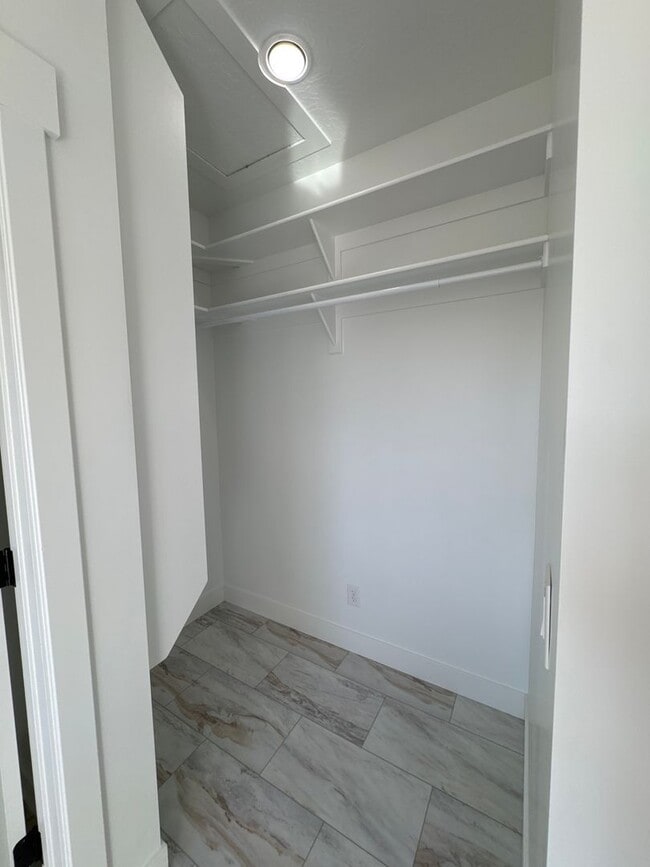 Building Photo - 729 W 350 N