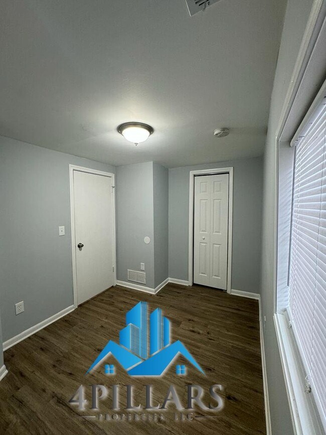 Building Photo - "Charming 2 Bed, 1 Bath Cedar Lake Rental - Ideal for Cozy Living!"