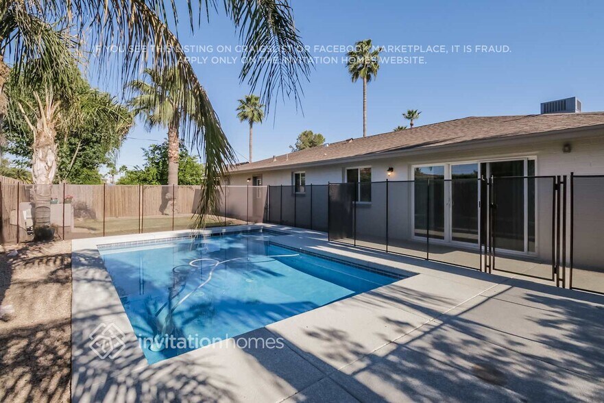 Building Photo - 1140 E Malibu Dr