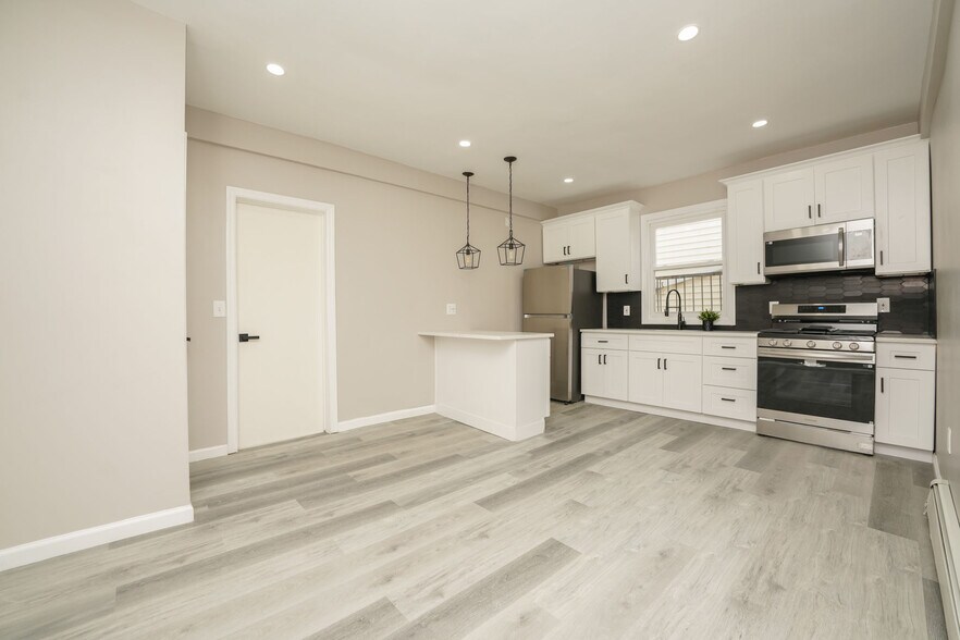 Eat in kitchen - 341 Summer Ave