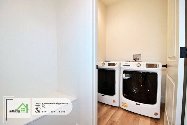 Building Photo - 4624 Pleasant Hills Dr