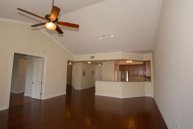 Building Photo - 2/2 Winter Park condo just 1/4 mile to Par...