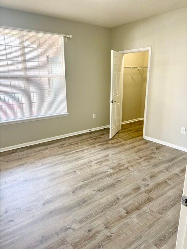 Building Photo - 3852 S Dallas St