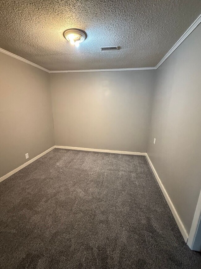 Building Photo - Spacious 3 Bedroom Duplex Near McConnell AFB & Spirit AeroSystems