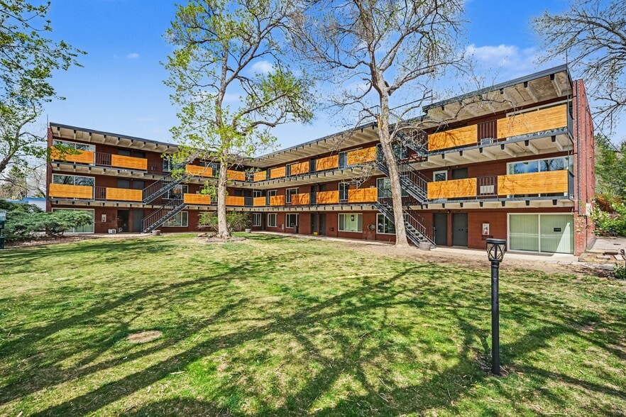 Building Photo - Golden