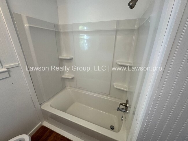 Building Photo - Charming Salem Cape Cod with Loft- Lawn Care Included