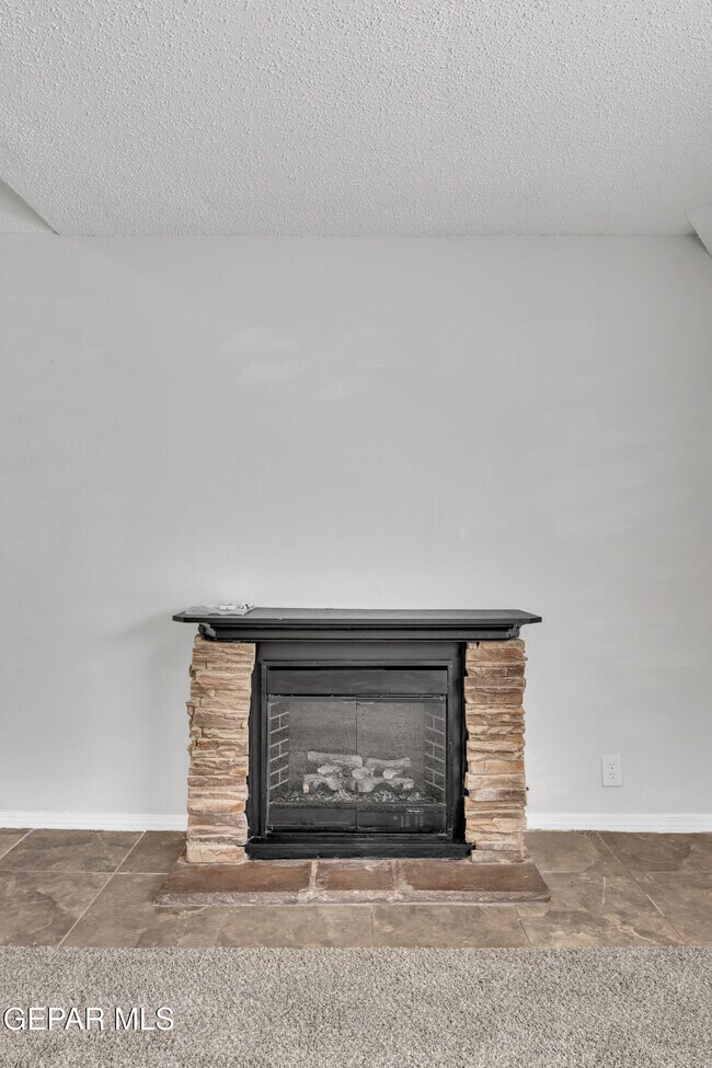 Building Photo - 10400 Valle Koki Dr
