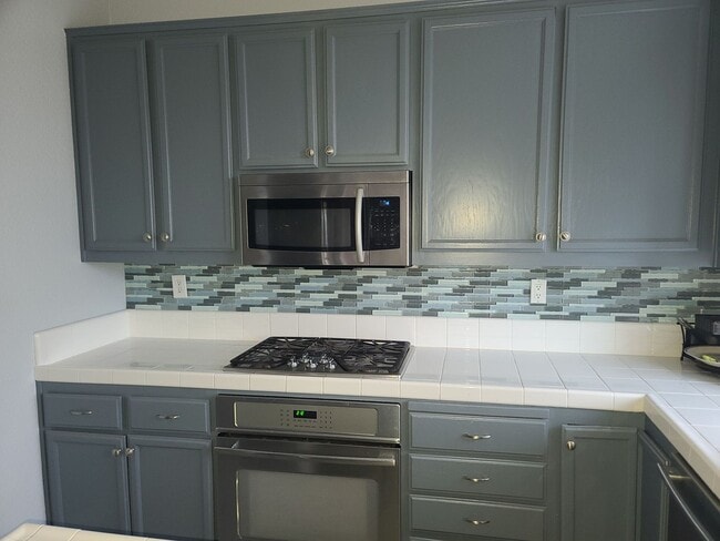 Building Photo - Beautiful Tri-Level Home in Hercules