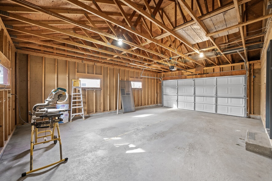 Building Photo - 5616 Nevada Ave N