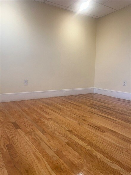 Building Photo - 108 Belair St