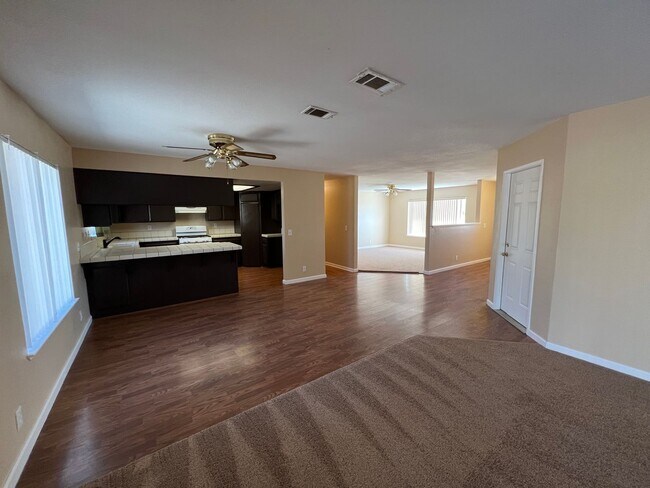 Building Photo - Apple Valley Desert Knolls
