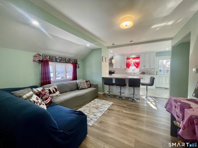 Building Photo - 368 Lakewood Rd