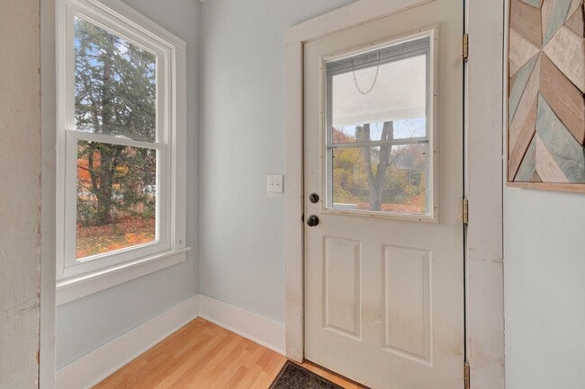 Building Photo - Charming, Recently Updated 3-Bedroom Home in Urbana