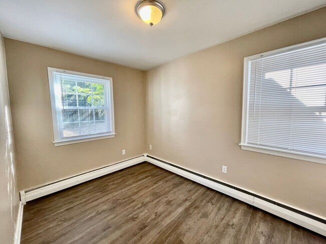 Building Photo - 818 S Park Dr