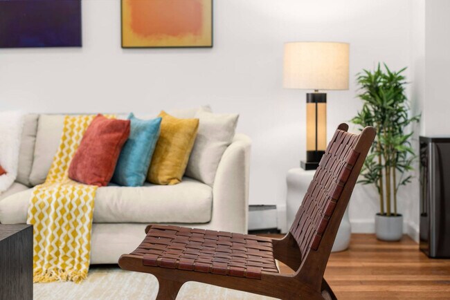 Building Photo - 15 St Marks Pl