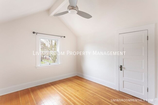 Building Photo - 2735 SE 25th Ave