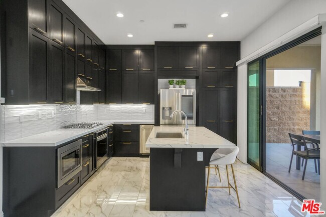 Building Photo - 20818 Bur Oak Cir