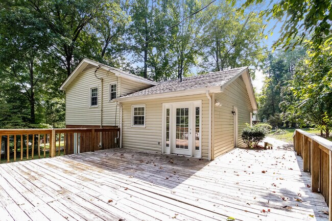 Building Photo - 1305 Yardley Terrace