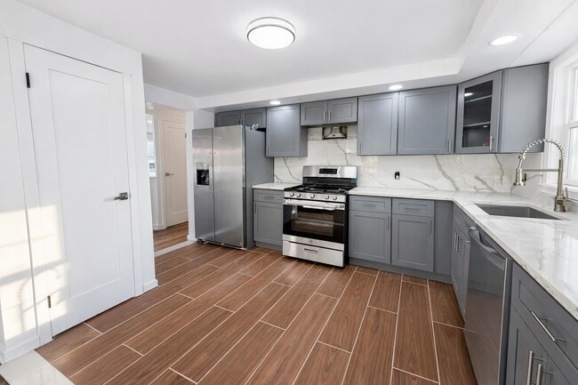 Building Photo - 87 Merseles St