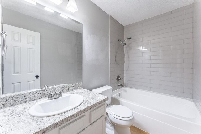 Building Photo - 2316-2318 Raven Ln