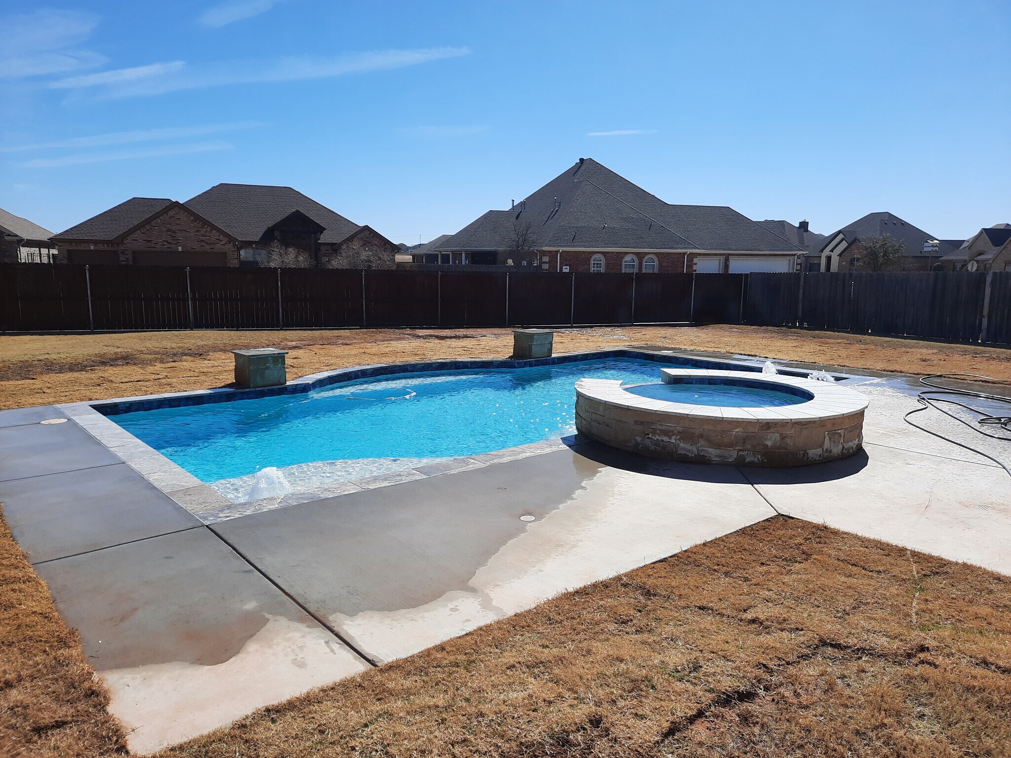 Building Photo - 1735 Woodridge Dr