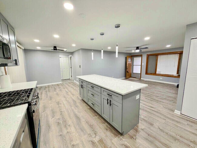 Building Photo - 1310 Somerset Ln