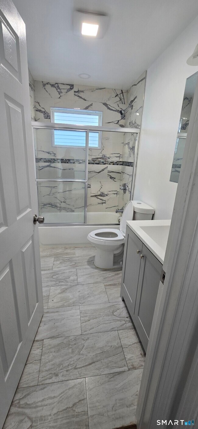 Building Photo - 99 Johnson St