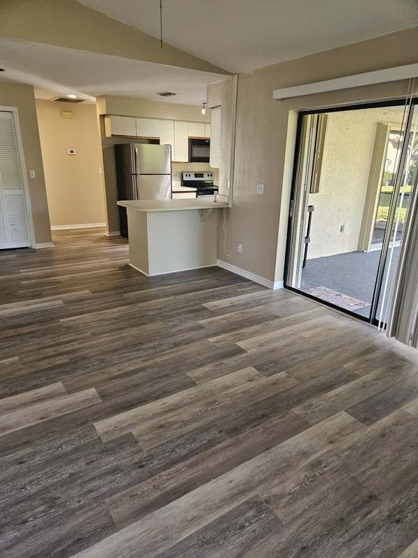 Building Photo - 13100 Brookshire Lake Blvd