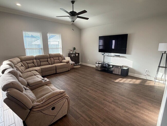 Building Photo - 403 Mangrove Ln
