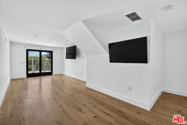 Building Photo - 2141 Indian Springs Ln