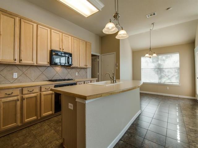 Building Photo - 12770 Swan Lake Dr