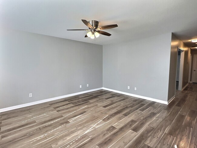 Building Photo - 1505 E 50th St