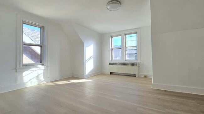 Building Photo - 607 N Hoffert St