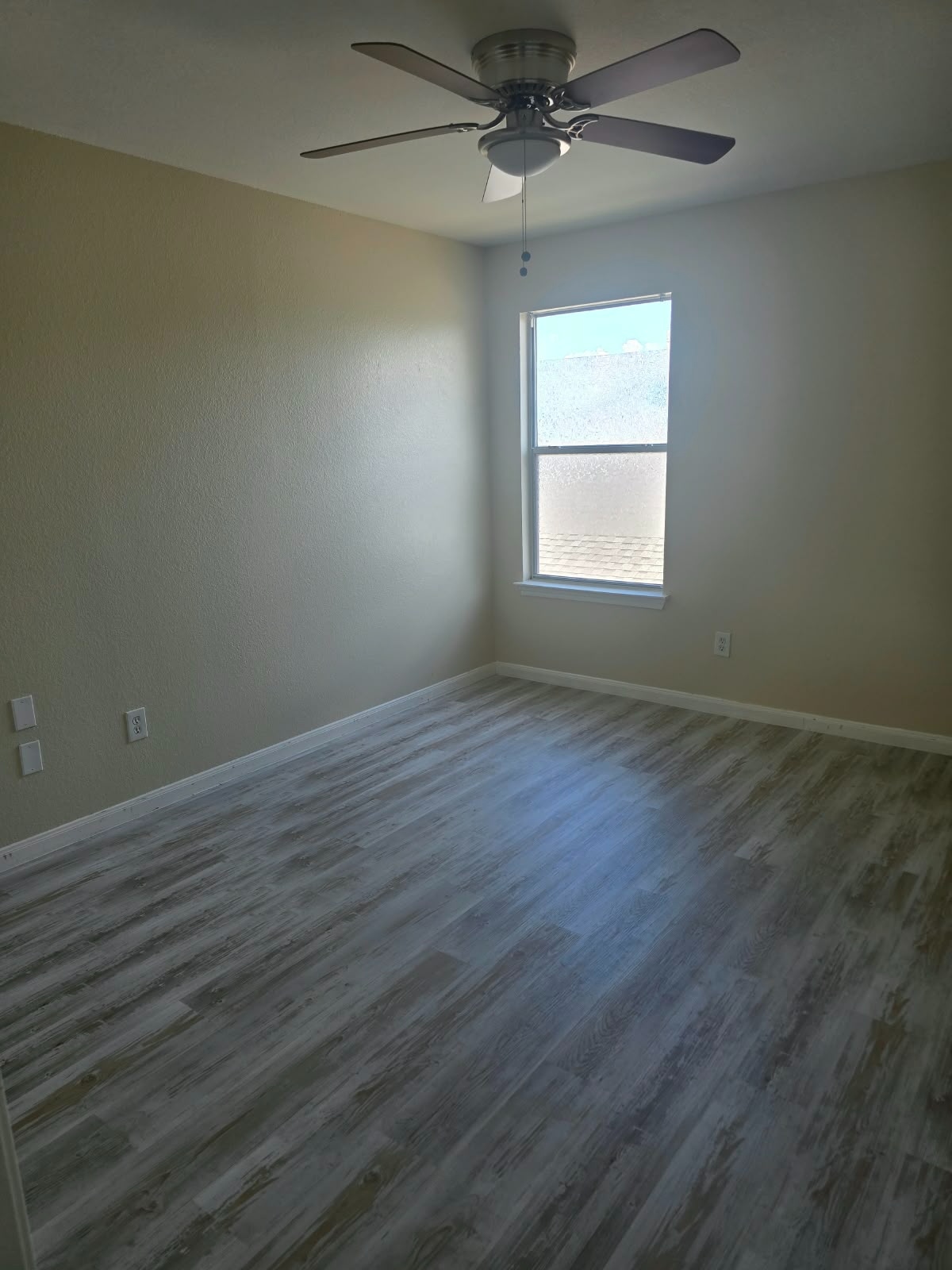 Building Photo - Room in Single Family Home on White Water Way