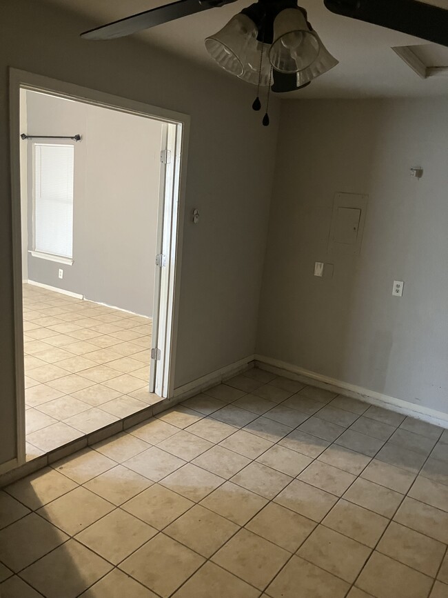 Building Photo - 6207 Valley King