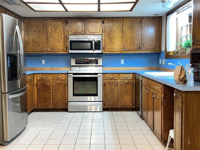 Building Photo - 209 Oak Crest Ln