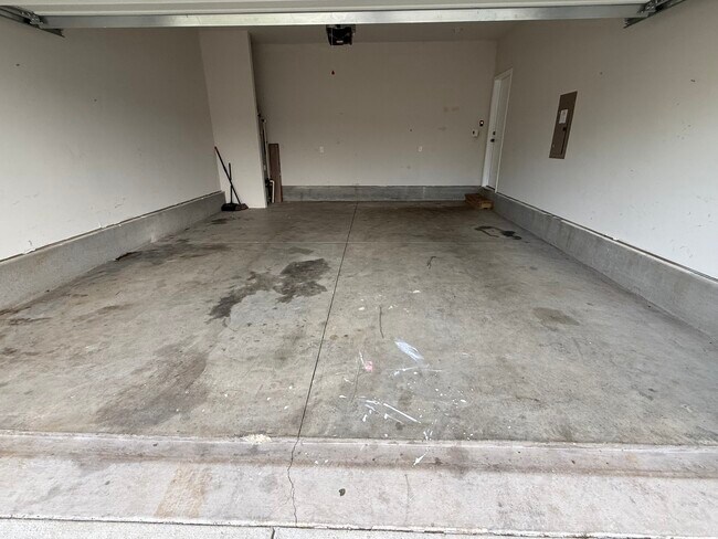 Building Photo - 2136 Postings Pt