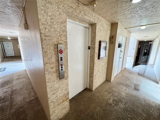 Building Photo - 9495 Evergreen Pl
