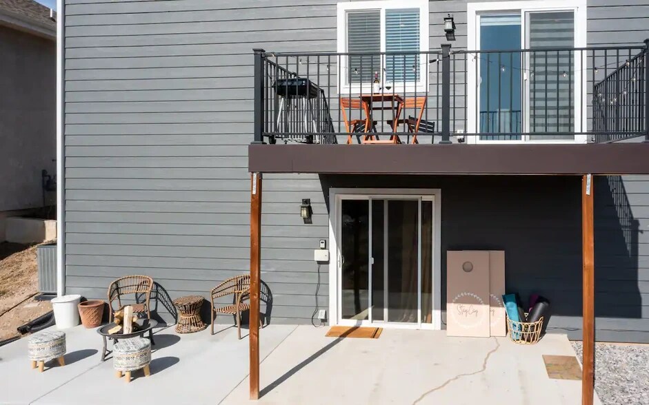 Building Photo - 913 Columbine Ave