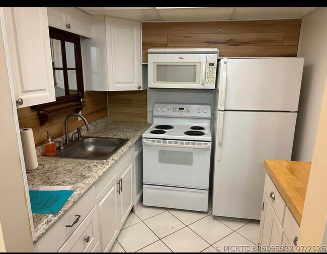 Building Photo - 30 Westbury Cir