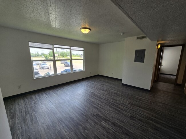 Building Photo - 60 Miller Ave SW