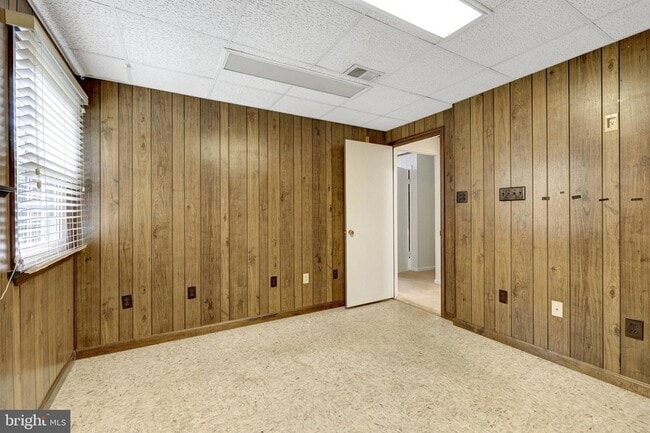 Building Photo - 615 Kearney Ct SW