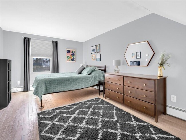 Building Photo - 32 Hamlin Ave