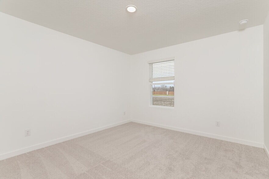 Building Photo - 15554 Crescent Pne