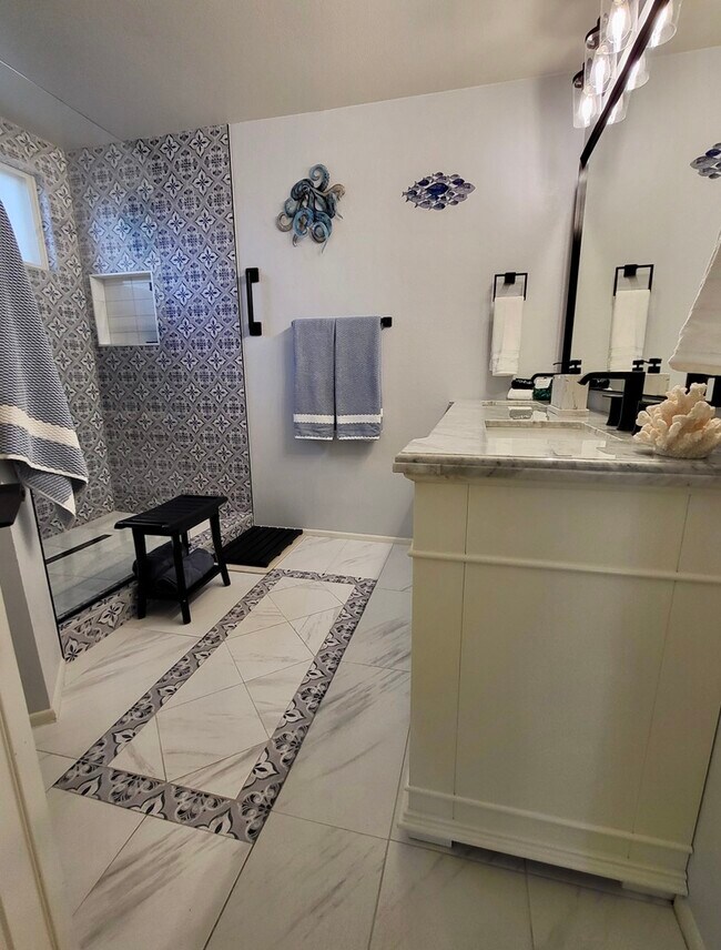 Building Photo - 6609 W Sierra St