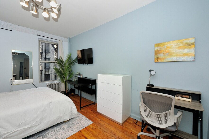 Building Photo - 173 E 91st St