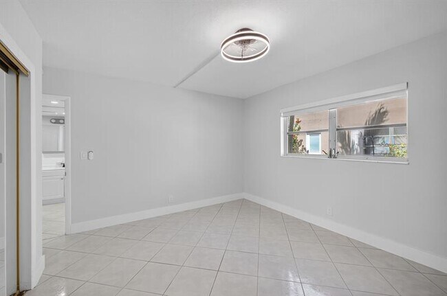 Building Photo - 510 SW 15th St