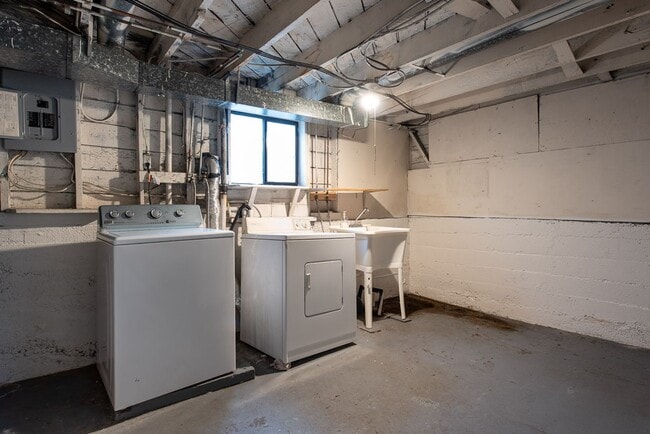 Building Photo - Beautiful 4 Bedroom Home Located on North Beacon Hill!