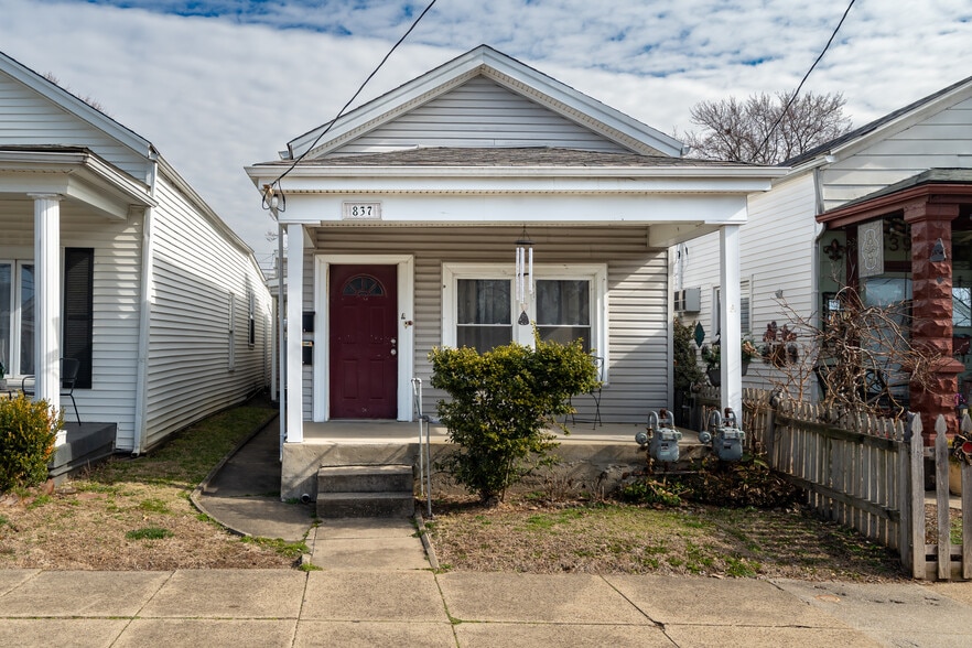Building Photo - 837 E Burnett Ave