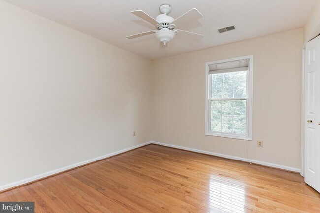 Building Photo - 13907 Willow Tree Dr